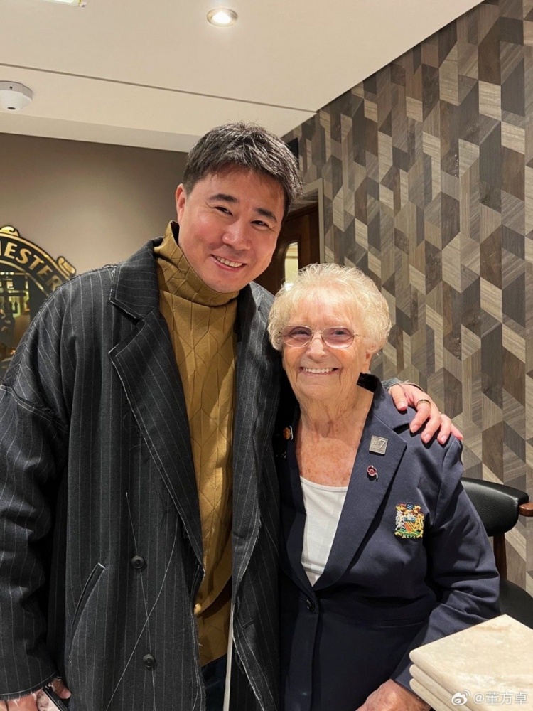 董方卓悼念卡斯-菲普斯：您深愛的球隊已慢慢回正軌，必不負所望